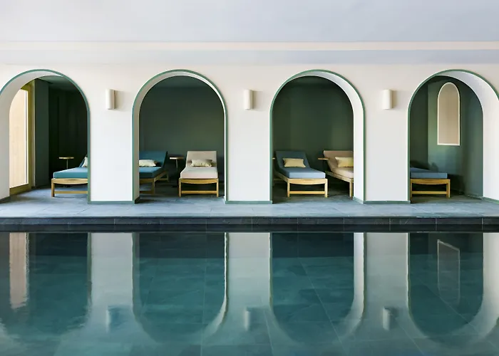 Le Coucou Hotel 5*